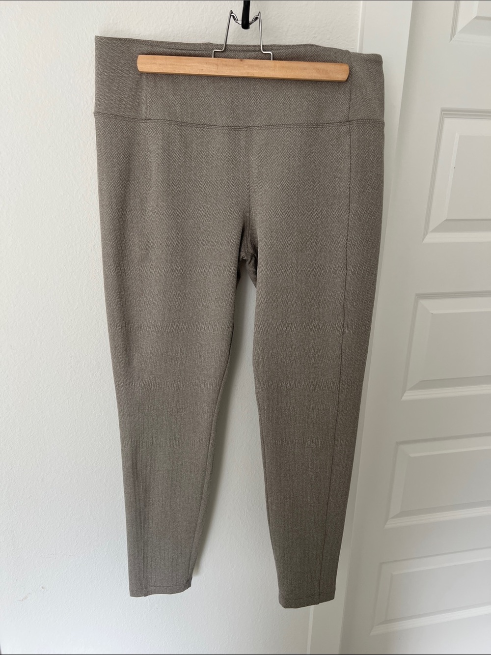 Athleta Ponte Pull-On Leggings in Olive Taupe